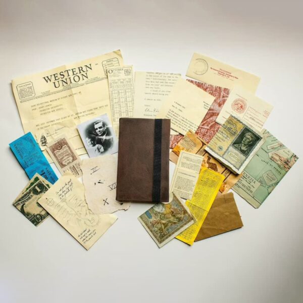 0d42e700c55291549b87536a9866a2c0.jpg Indiana Jones Grail Diary Classic Movie Prop Replica Collection Cosplay Vintage Leather Writing Journal Notebook Movie Fans Gift
