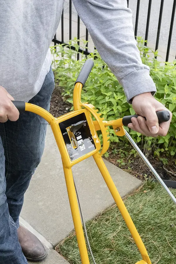 40A823E0-C4A1-59FF-98CA-425DA203EA32.webp 101-5.5GT-7Gas Powered Lawn Edger. 5.50 Gross Torque/3.5 HP B&S Engine 7′′ Wheels