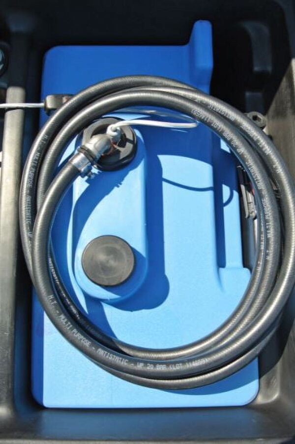 7E274601-C78E-FBC1-879E-6374C2D3A605.jpg AM-TANK 105gl DIESEL + 13gl DEF COMBO Portable Tank with 12V Pumps