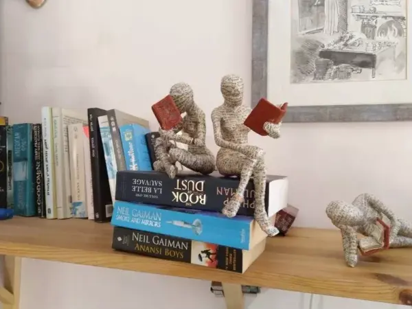 ae9db4987339e43876f852ad2c2e2847.webp Reading Woman Resin Statue|Pulp Woman Reading Resin Bookshelf Decor
