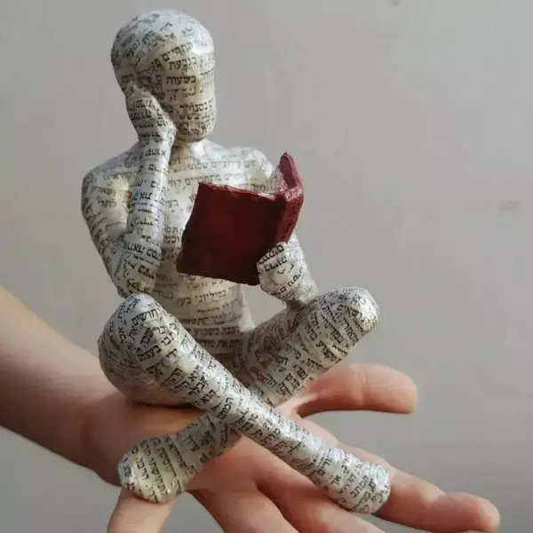 b9225f2edc954d88eb1c8b69e3bde97a.webp Reading Woman Resin Statue|Pulp Woman Reading Resin Bookshelf Decor