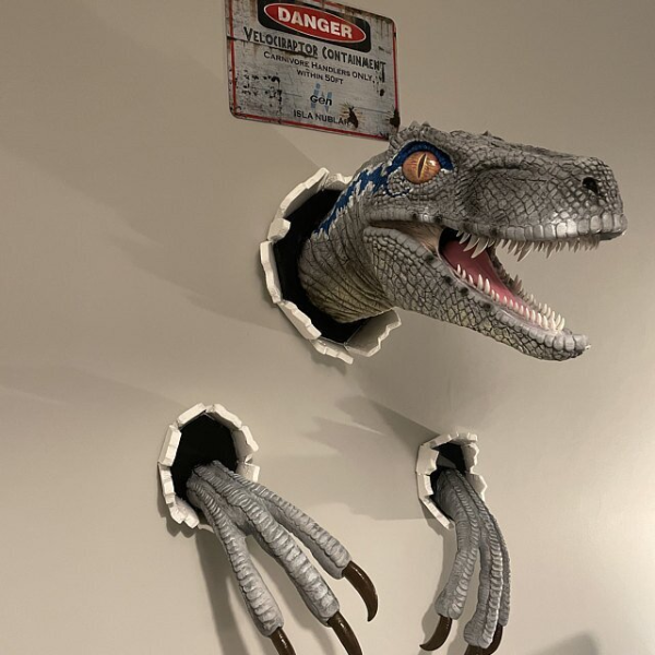 e1ae1562641422867c92cd434f1c77fa.png Wall Bursting Velociraptor Decorations