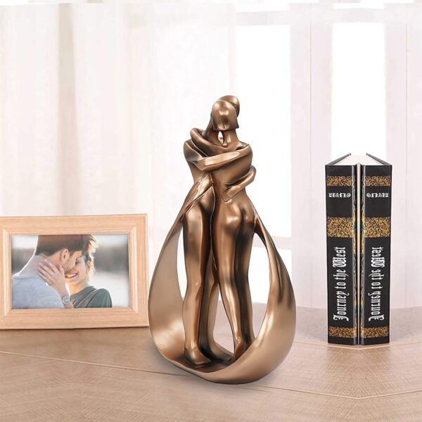 eb98d22e69f3be8cc7d166d9619bfae8.jpg Romantic abstract passion hug kiss affectionate couple statue